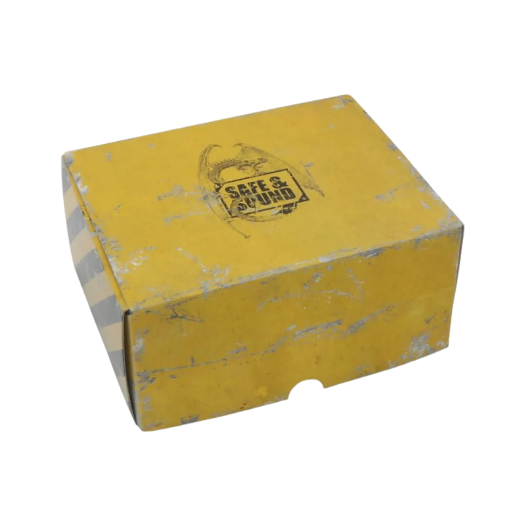 Half-size Medium Box for magnetically-based miniatures + metal plate on the insi-Safe and Sound-Radaddel